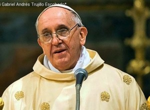 Papa Francesco a coppia gay con i tre figli adottivi: «Benedizione apostolica alla vostra famiglia»